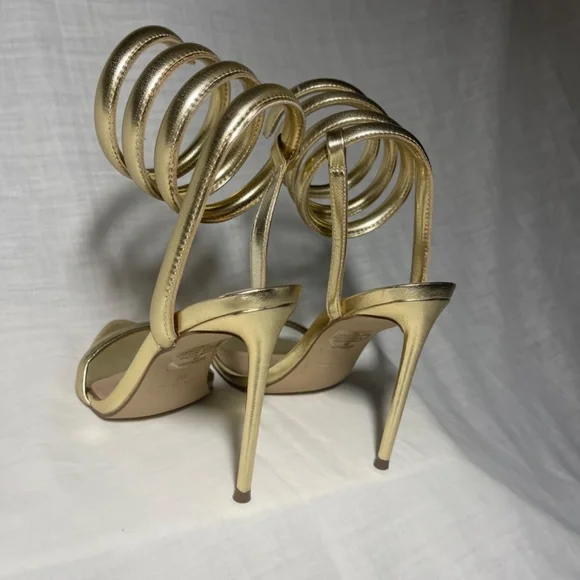 Steve Madden Women's Bali Heeled Sandal, Gold. Wrap around ankle strap. Size 6 - Picture 4 of 8